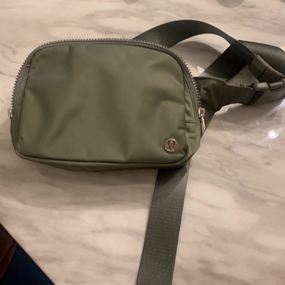 Lululemon Everywhere Belt Bag